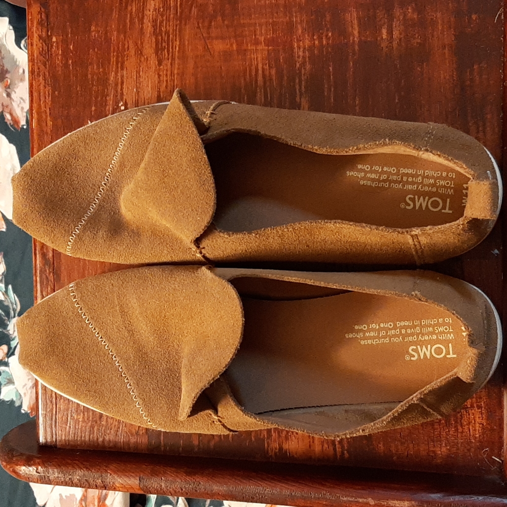 Toms slip ons sz 11